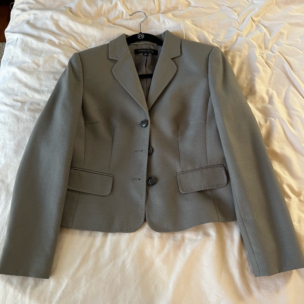 Beautiful Gray-Brown Anne Klein Suiting